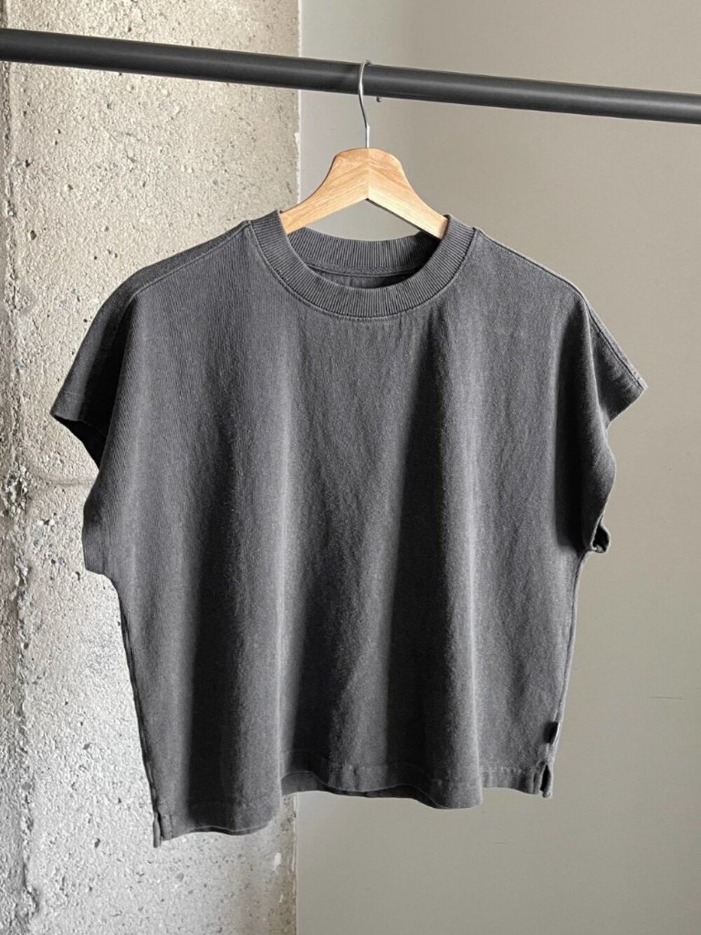 Le Bon Shoppe Dark Slate T-Shirt Size S NWT